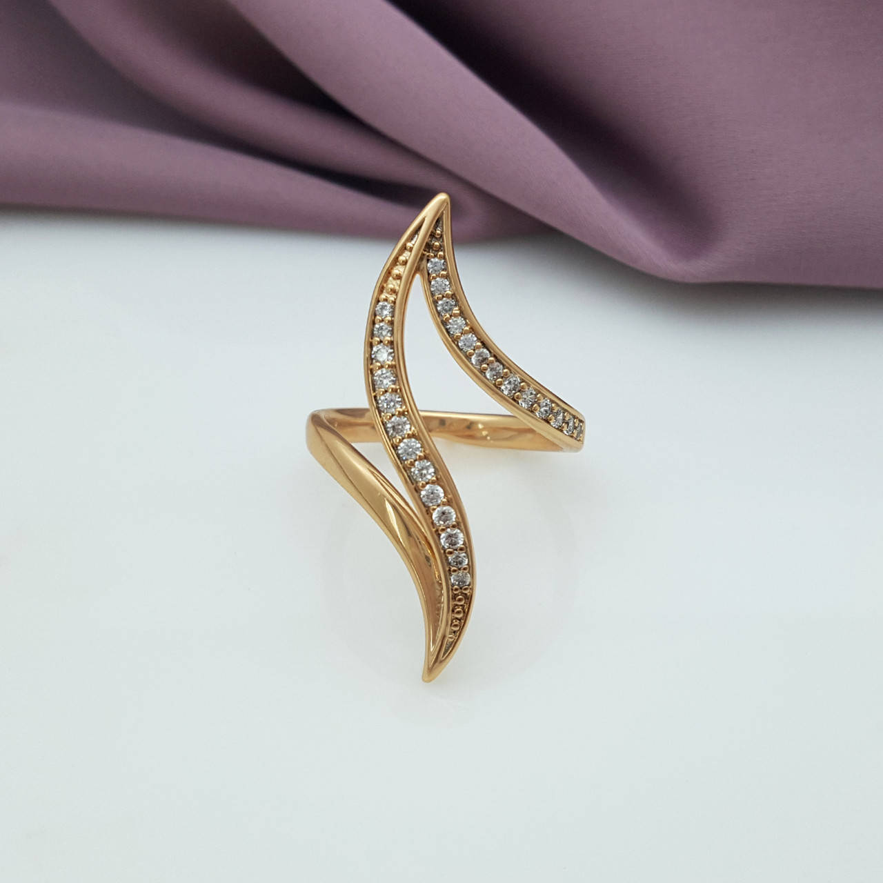 

Кольцо Зигзаг с камнями; р.20; позолота Xuping