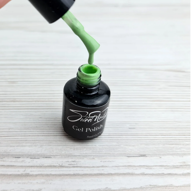 

Гель лак для ногтей Sweet Nails нежно салатовый №93 8мл