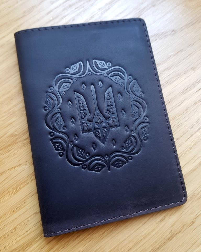 

Кожаная обложка на паспорт мужская путешествия, казак, кобзарь, город, тризуб герб гимн украины патриотическая, Коричневый