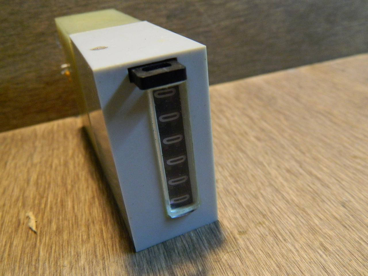 

Счетчик импульсов Z410 12Вольт