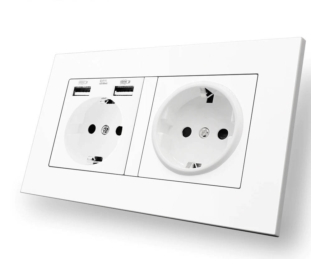 

Розетка Coswall двойная с двумя USB портами для зарядки белый пластик