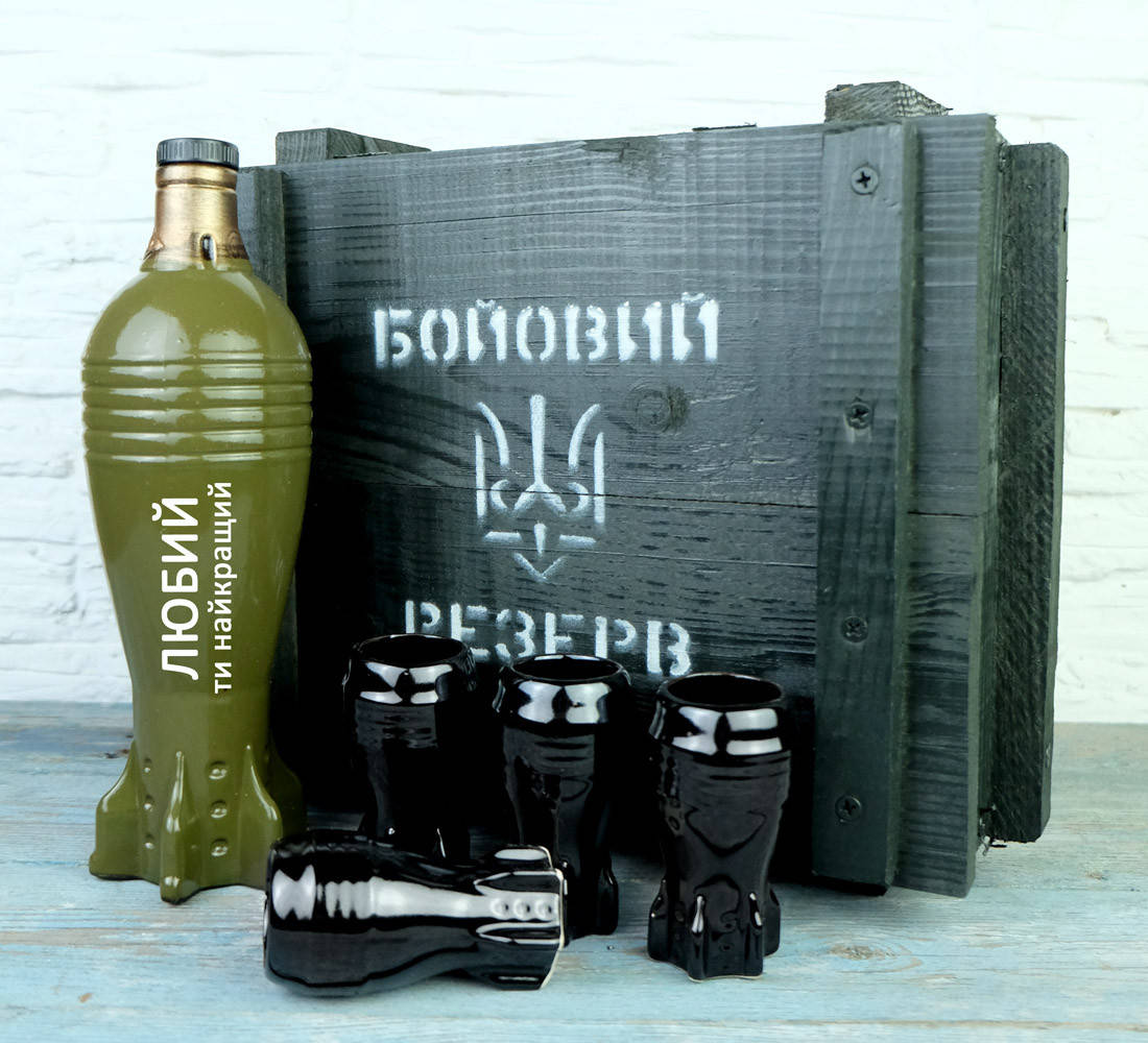 

Подарок военному минибар "Любий, ти найкращий" - в деревянном ящике Бойовий Резерв