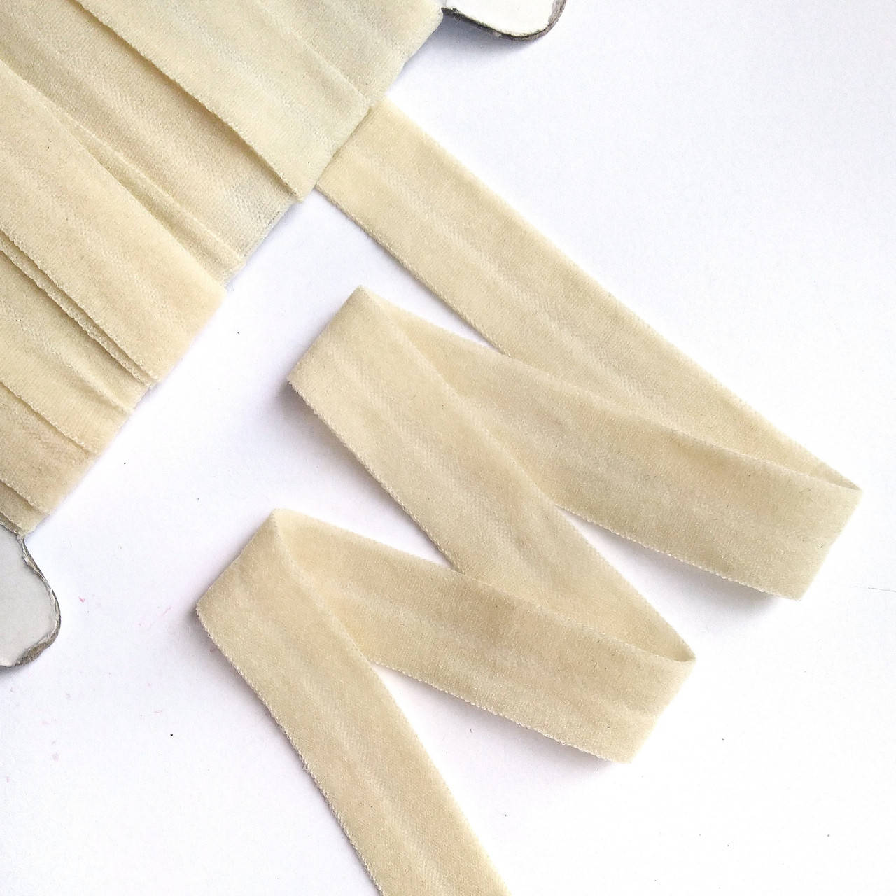 

Резинка для повязок метражная. 1,5 см. Бежевая. Матовая, Бежевый