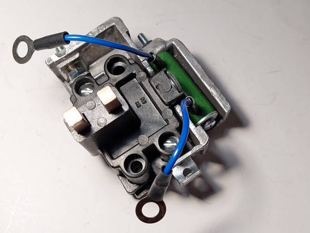 

Регулятор напряжения КамАЗ (Пенза) Я120М с ЩУ