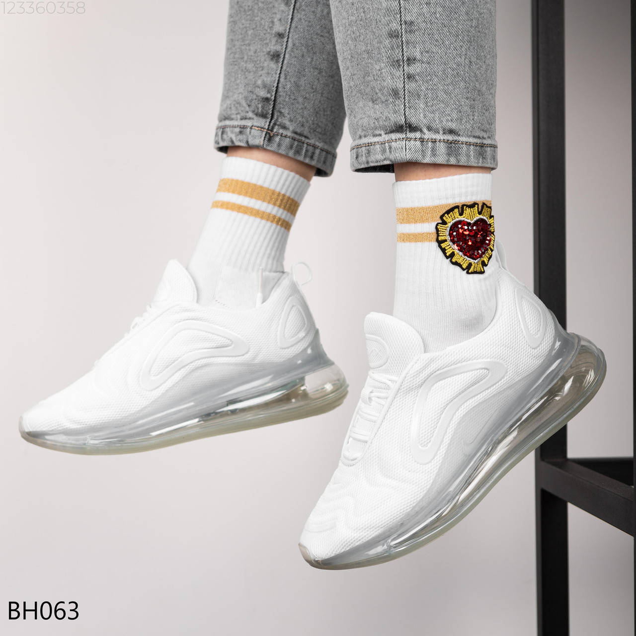 

Женские кроссовки Nike Air Max 720 Размеры: 37(23,5 см)