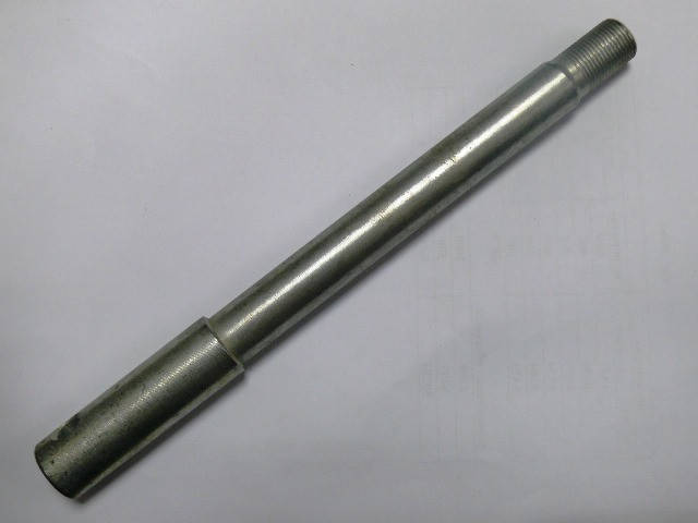 

Ось переднего колеса МТ