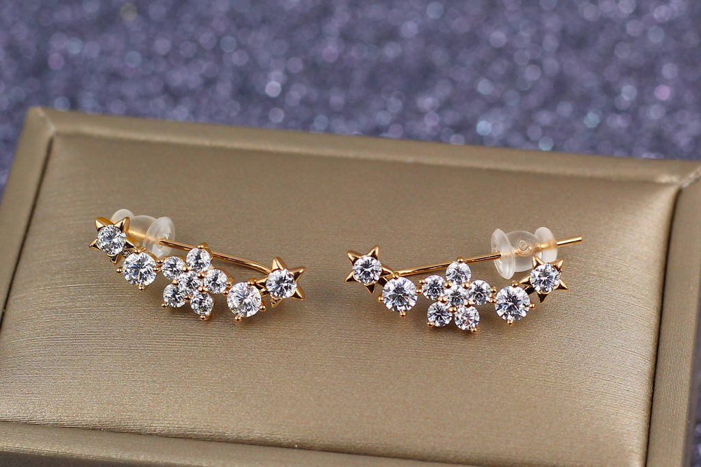 

Серьги каффы Xuping Jewelry цветочек со звездами 2,3 см золотистые