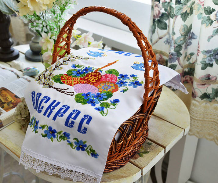 

Рушник вишитий Великодні фіалки