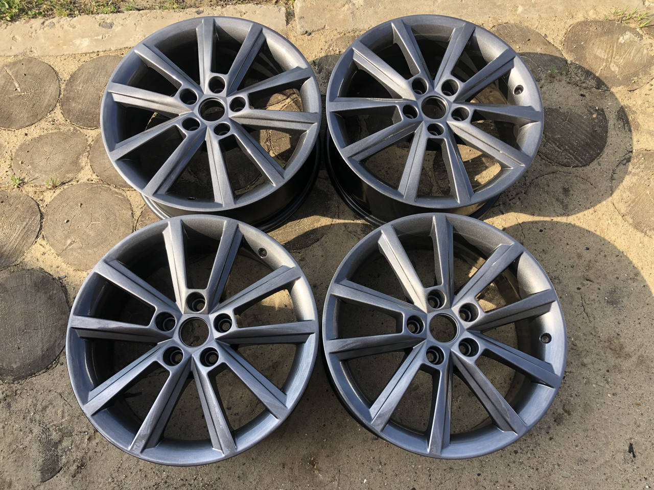 

5E0601025E Диски литые 5x112 R17 Skoda Volkswagen