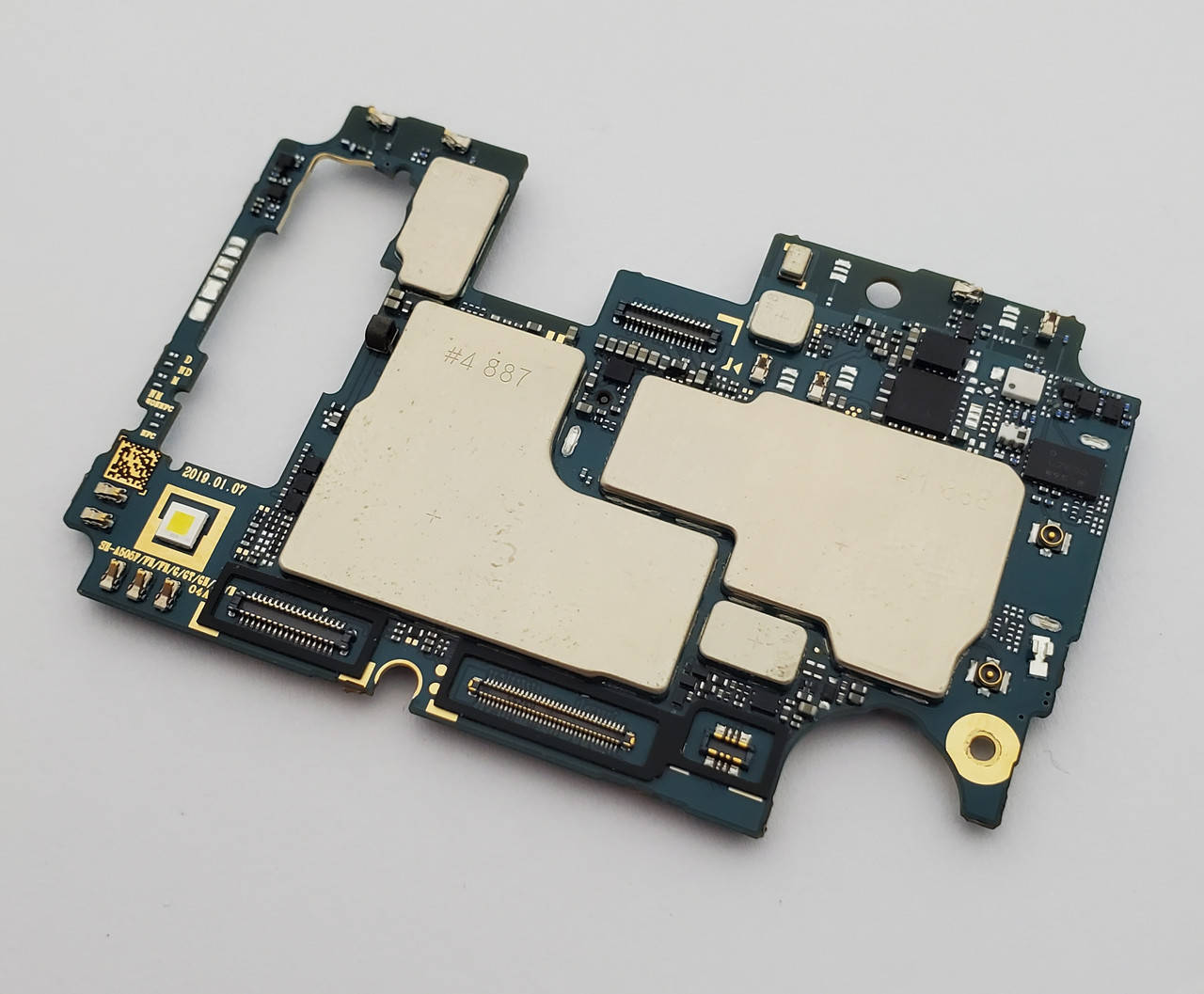 

С дефектом. Материнская плата Samsung A50 A505FN 4/64Gb оригинал с разборки (не раб на последнем обновлении)