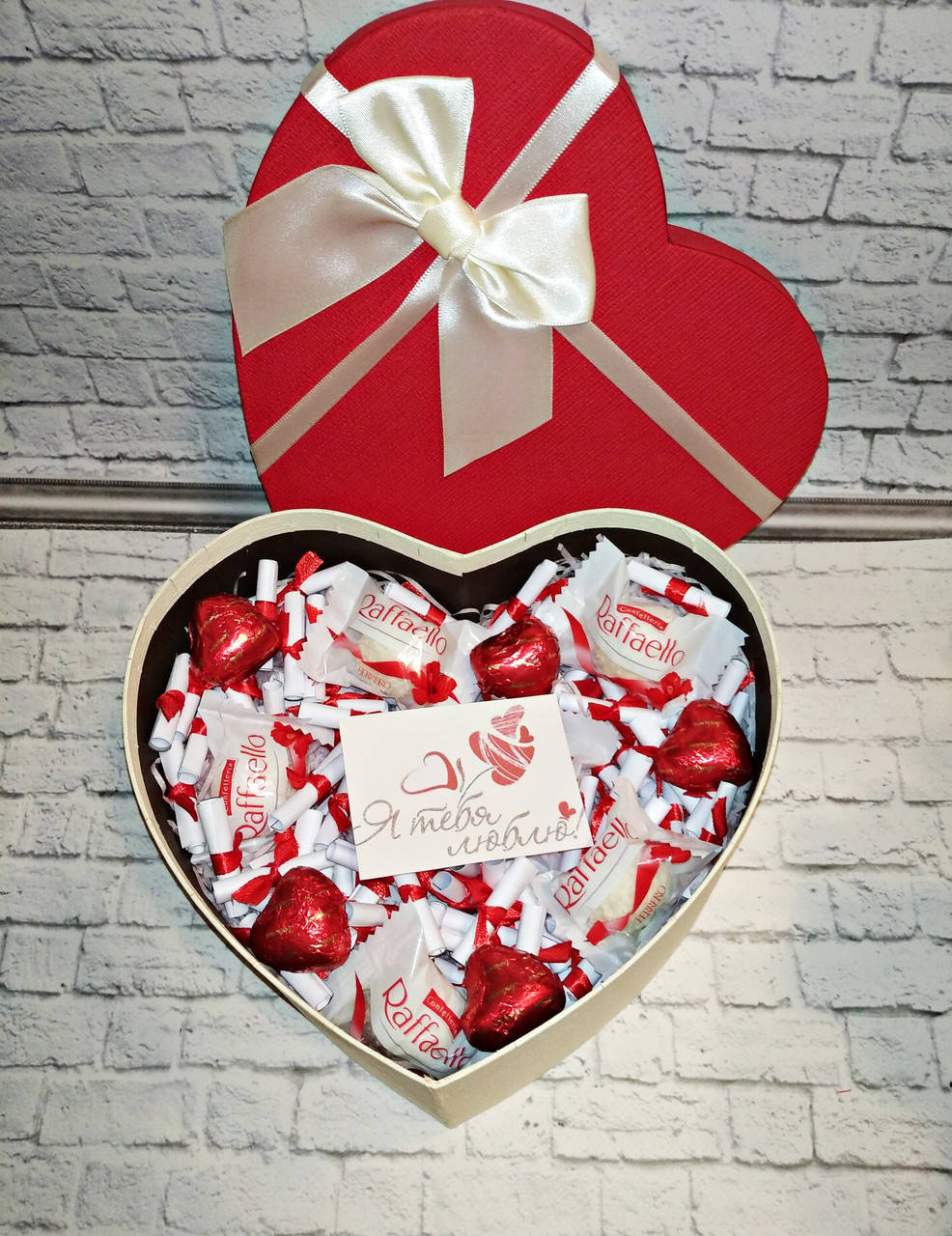 

100 причин почему я тебя люблю с раффаэлло в коробке сердце