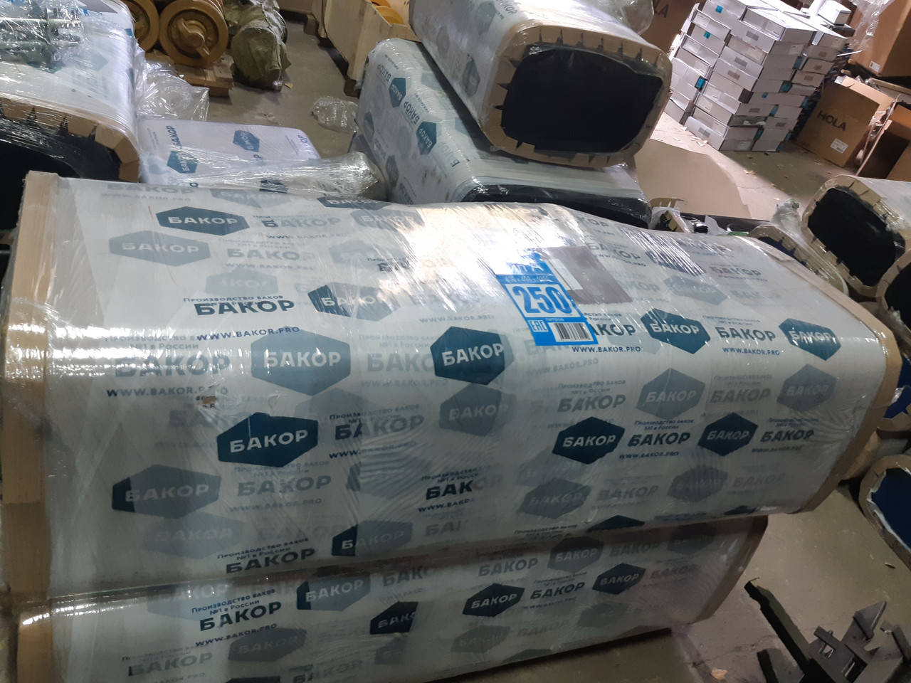 

Бак топливный 250л КАМАЗ 1360x405x498 под полуобор. крышку гол. (пр-во БАКОР) 5320-1101010