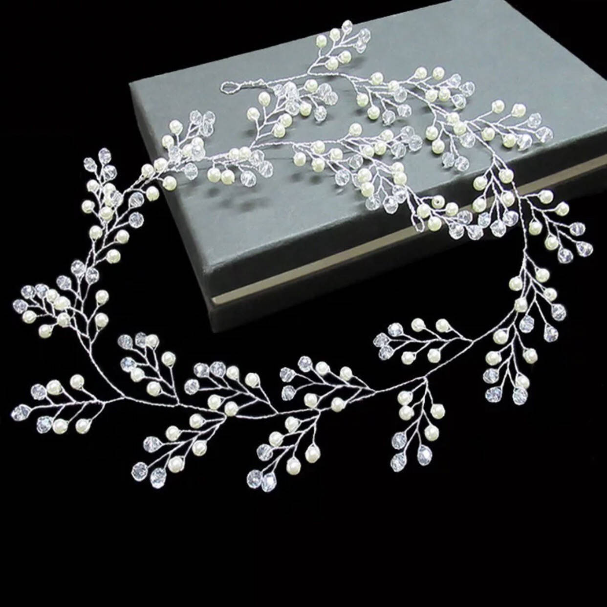 

Веточка для волос с жемчугом и камнями (56 см), Белый