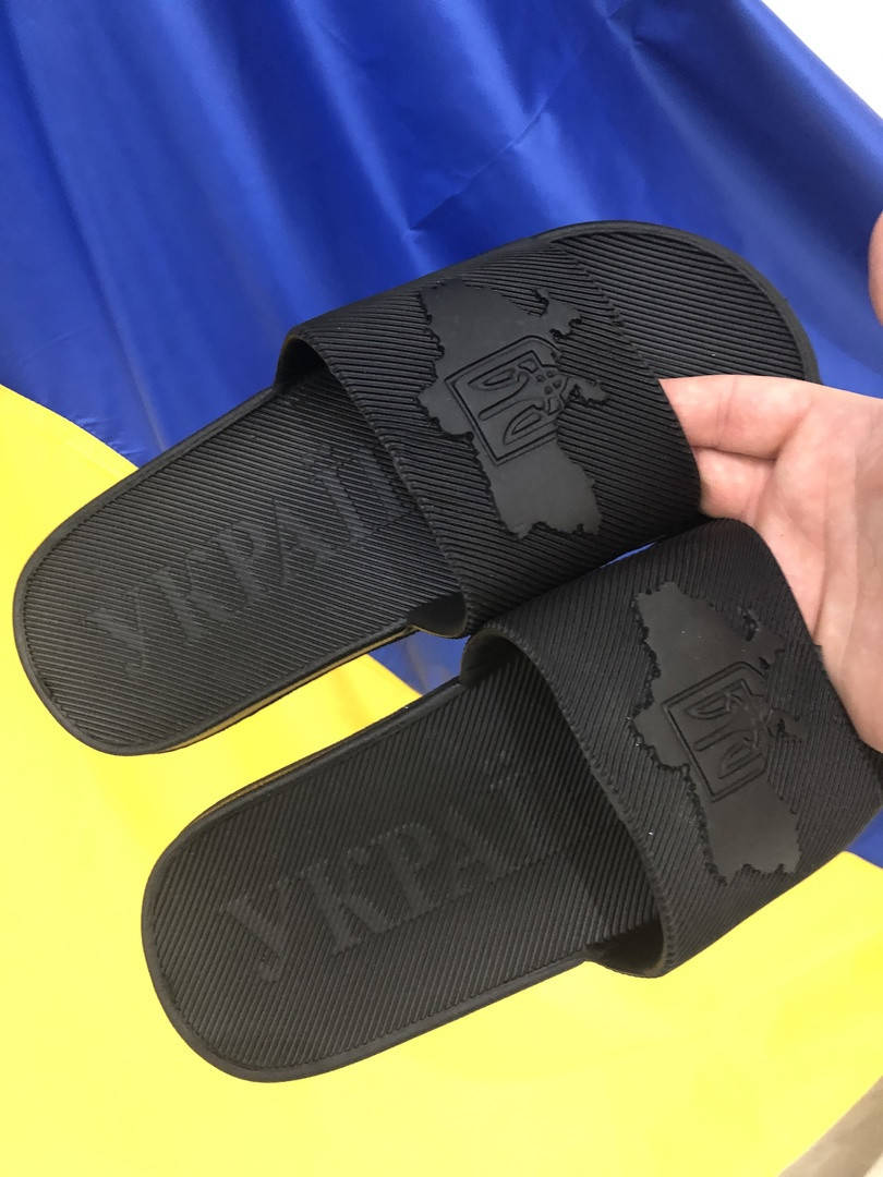 

Мужские тапочки легкие Украина черные летние / шлеки черного цвета на лето / патриотические шлепанцы Ukraine, Черный