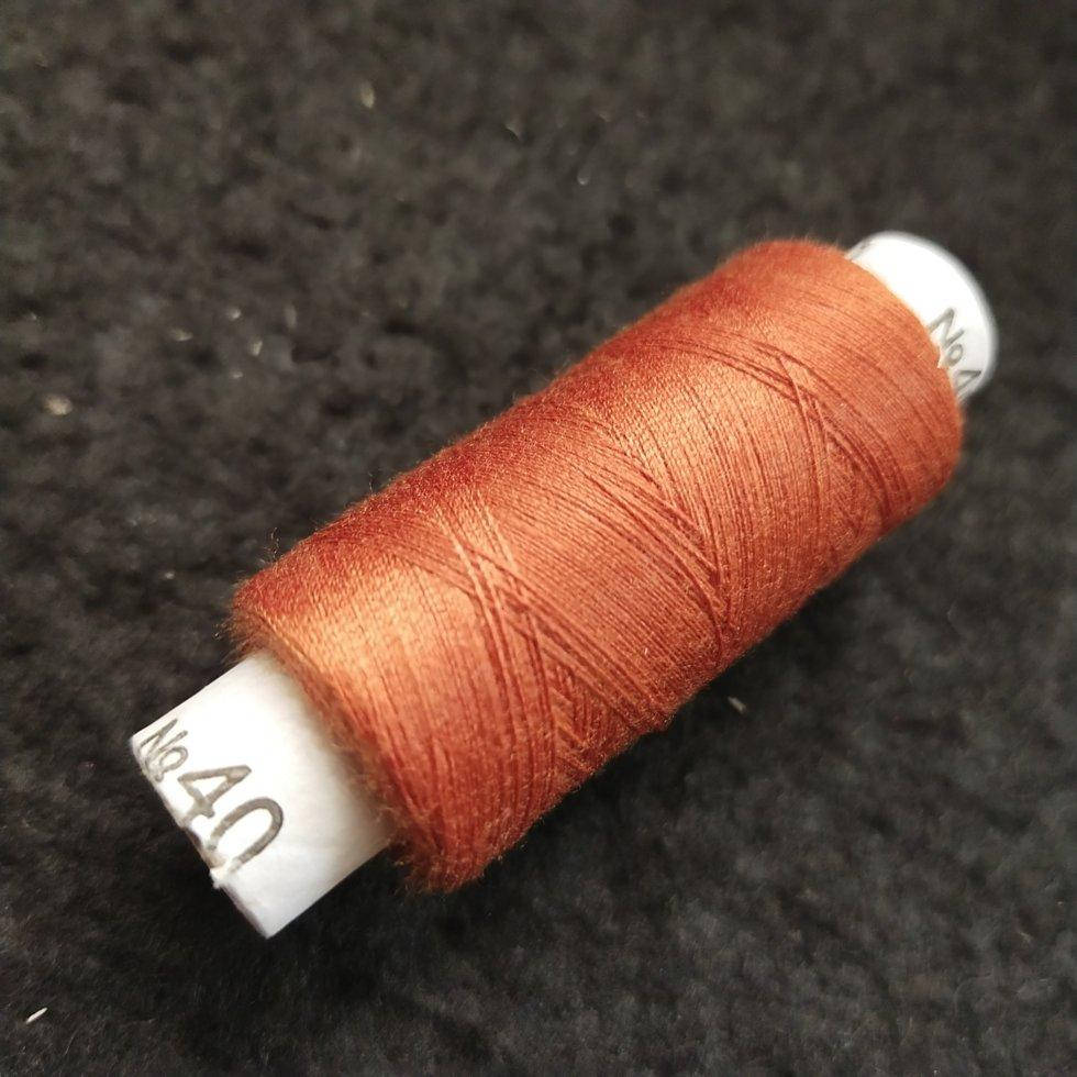 

037 Нитки в катушках, швейные 100 полиэстер 40/2 (боб 200м)