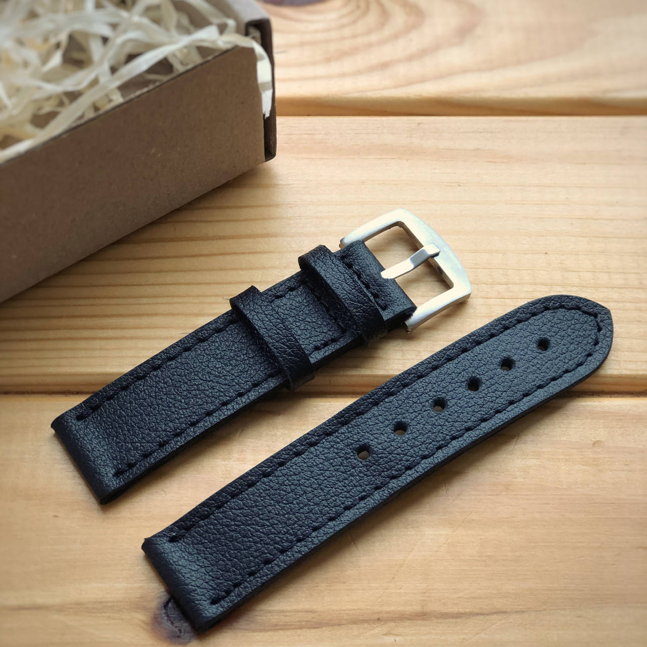 

Кожаный ремешок для наручных часов с пряжкой черный