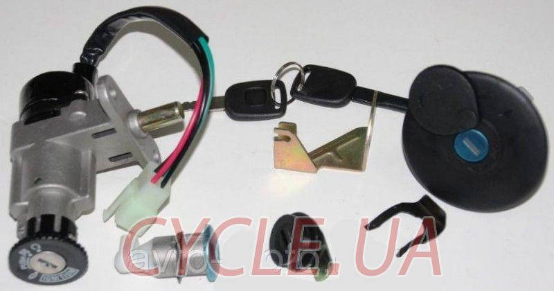 

Замок зажигания в сборе скутер 4т GY-50/60/80сс, с крышкой бака