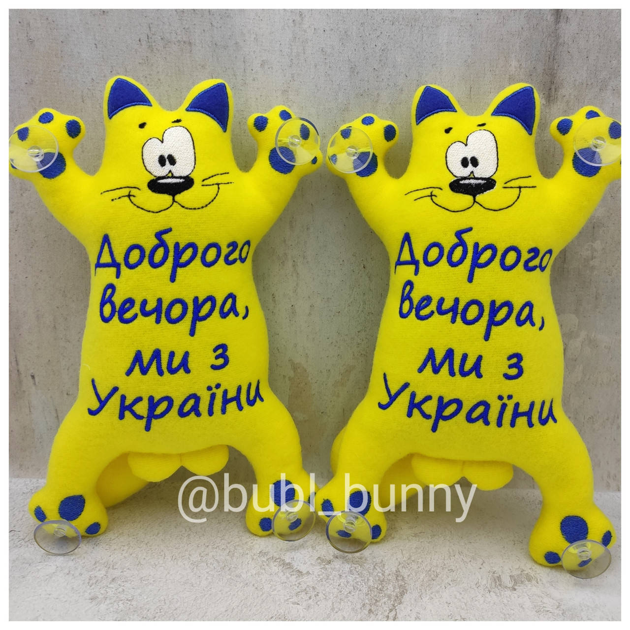 

Мягкая игрушка кот Саймона в авто на присосках "Доброго вечора, ми з України"