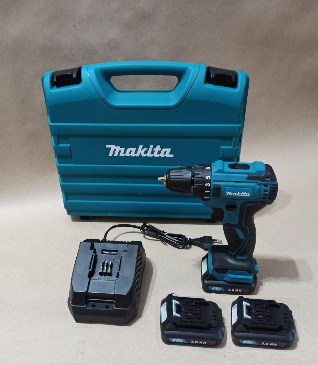 

3 батареи 18V/3A Li-ion Шуруповерт Makita DF 332 brushless (бесщеточный двигатель)