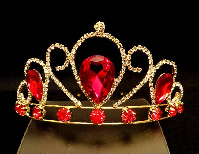 

Диадема на обруче Корона золотая с красными камнями