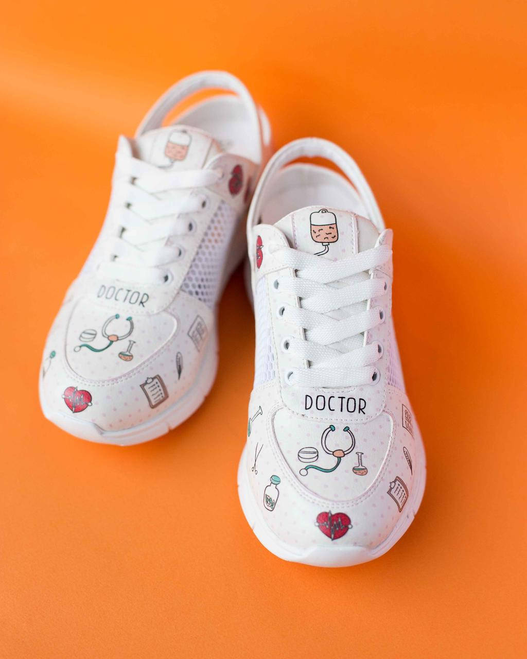 

Медицинские кроссовки с открытой пяткой "Doctor"