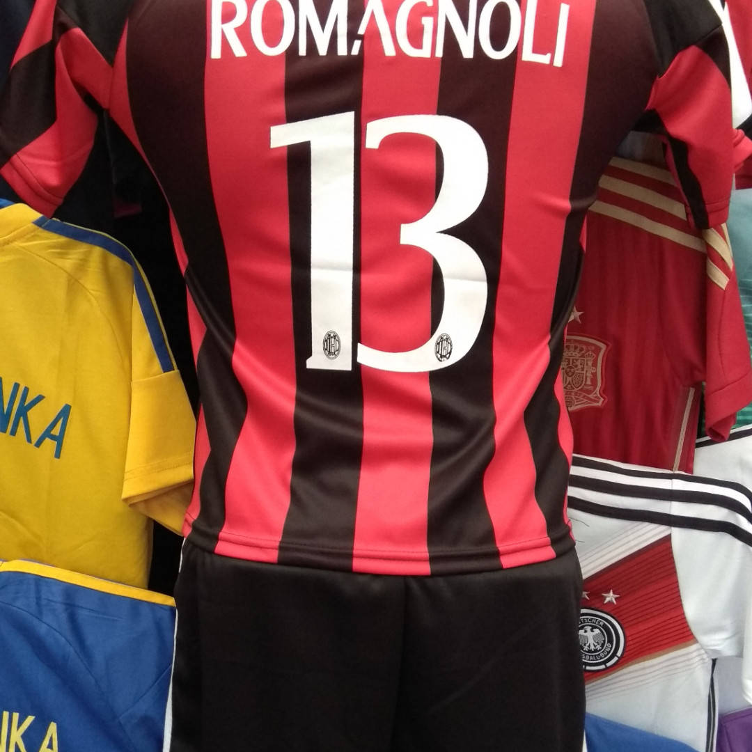 

Футбольна форма для дітей ФК МІЛАН РОМАГНОЛІ