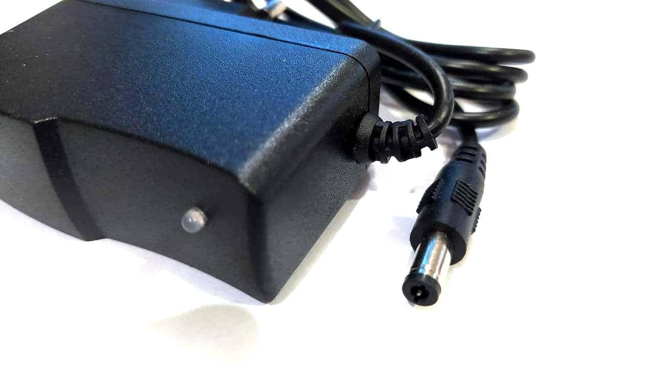 

Зарядное устройство для Li-Ion аккумуляторов 4S 16.8V 1A 5.5*2.5mm
