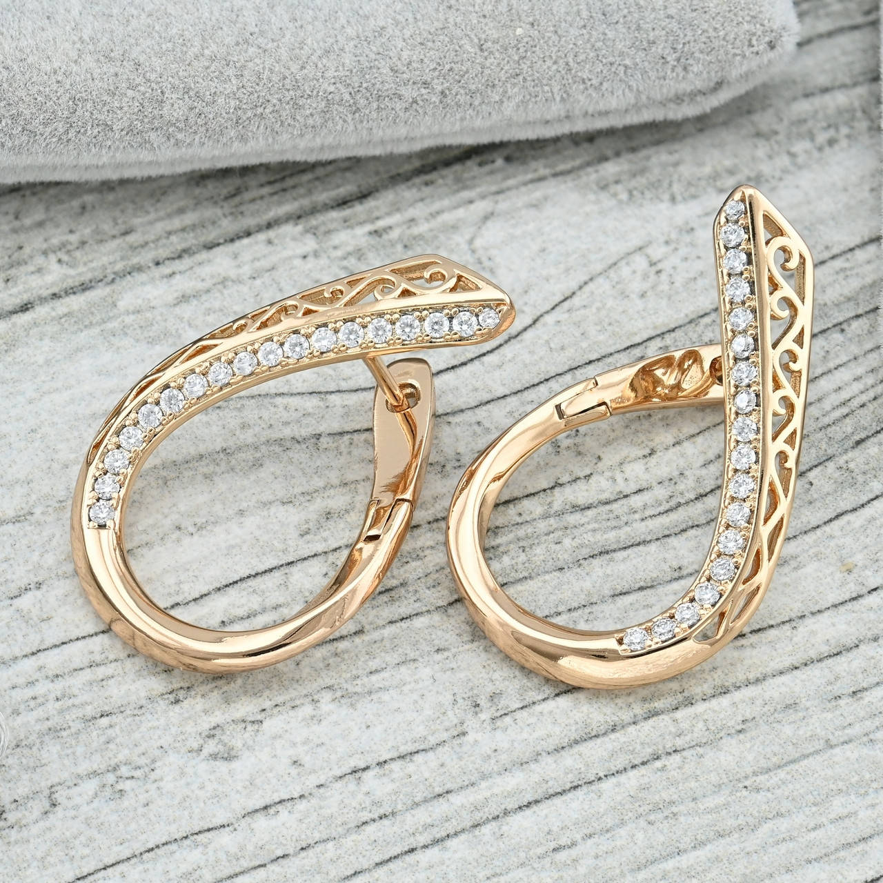 

Серьги Xuping 35311 размер 32х20 мм белые фианиты вес 6.1 г позолота 18К