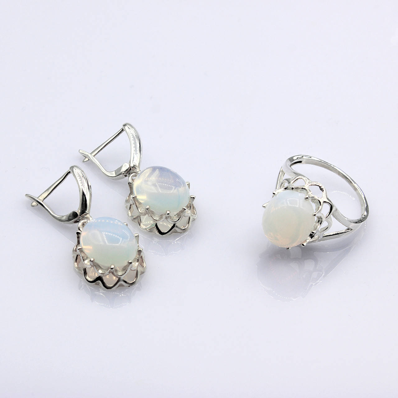 

Серебряное кольцо и серьги с лунным камнем 17.5