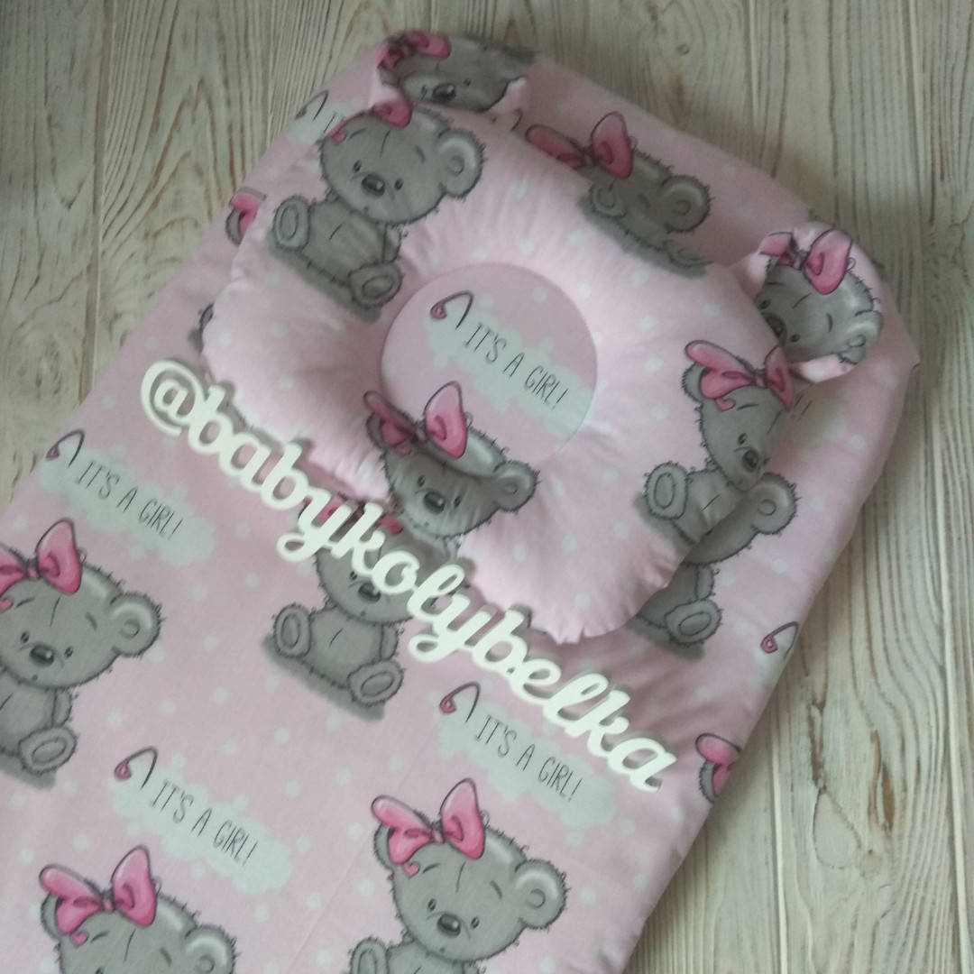 

Набор в коляску "Мишки Its Girls": простынка на резинке и ортопедическая подушечка