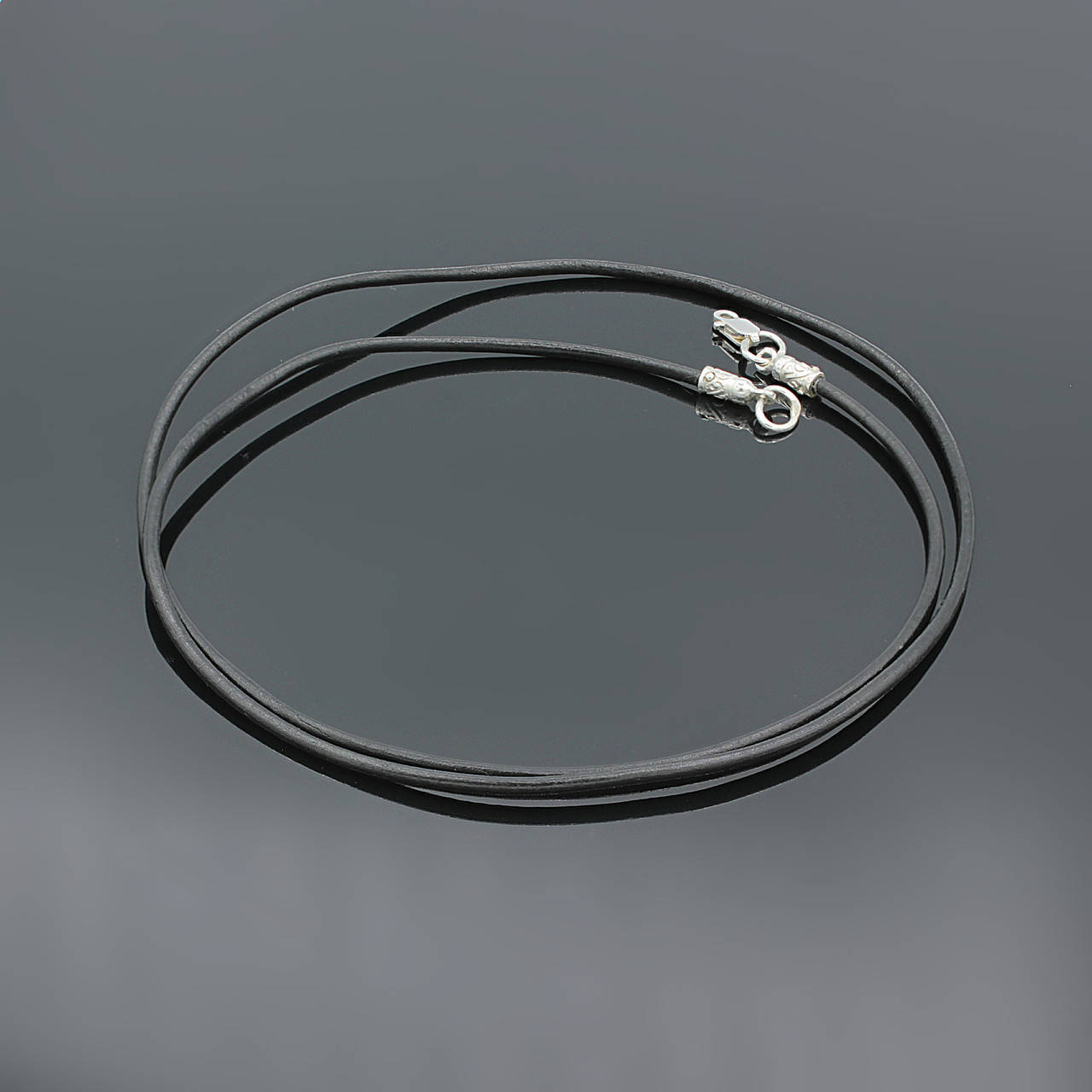 

Шнурок из кожи и серебра 65