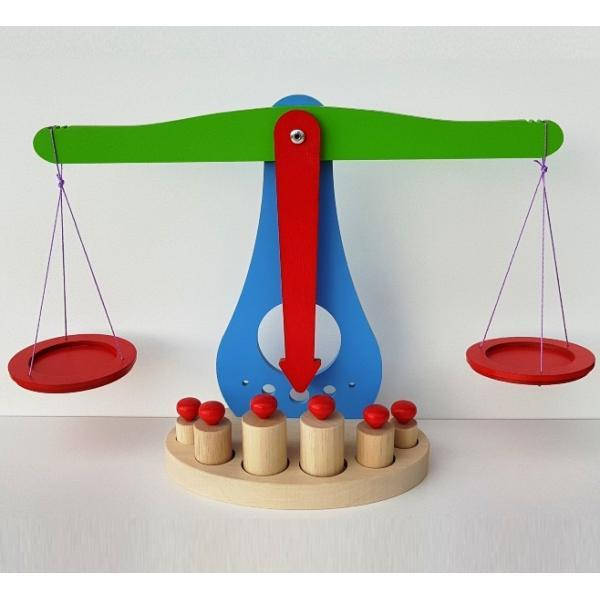 

Весы деревянные обучающий макет Komarovtoys A376