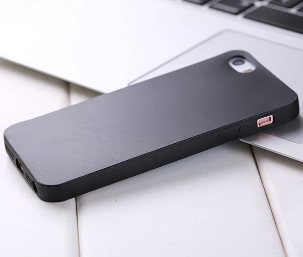 

Матовый чехол OneShot iPhone 5 5S SE (силиконовая накладка) Черный