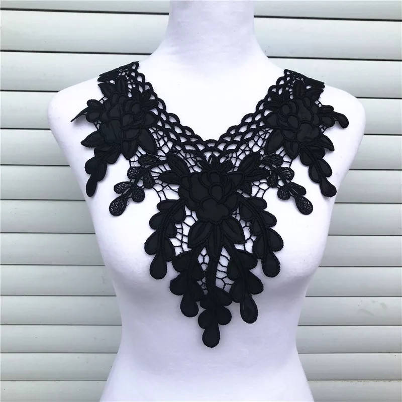 

Кружевной воротник с атласными вставками