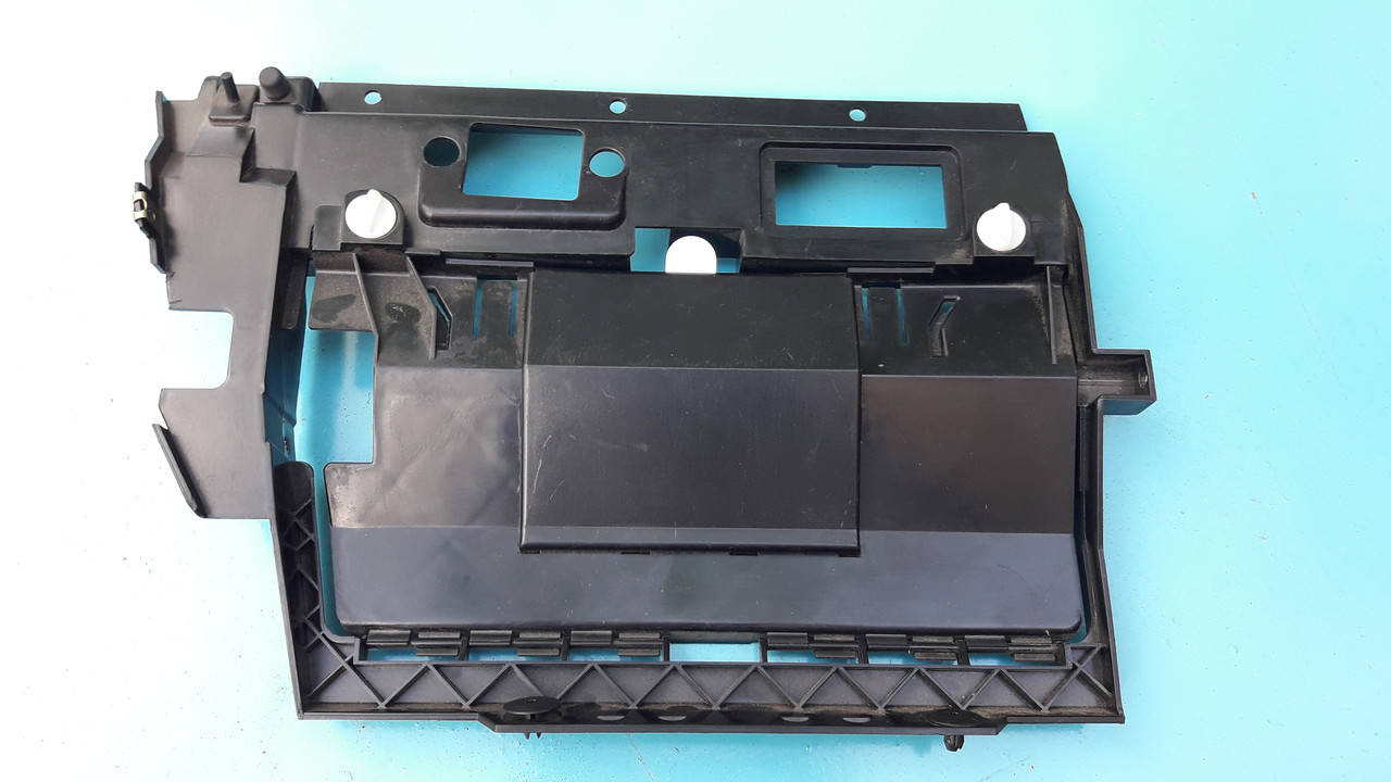 

Накладка бардачка нижняя крышка блока предохранителей бмв е39 BMW E39 51168186913 51168159711