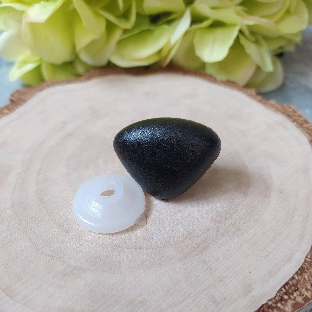 

Носик чорний матовий 27х21мм