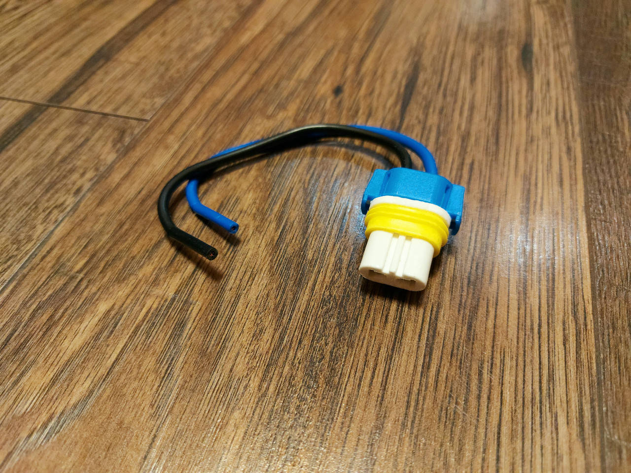 

Патрон (разъем) под лампу HB3 керамический 9005 (P20d)