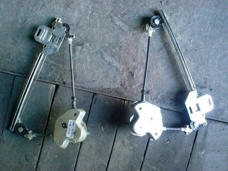 

Стеклоподъемник задний ВАЗ 2110 2111 2112 2170 2171 2172 Лада Приора механический правый бу