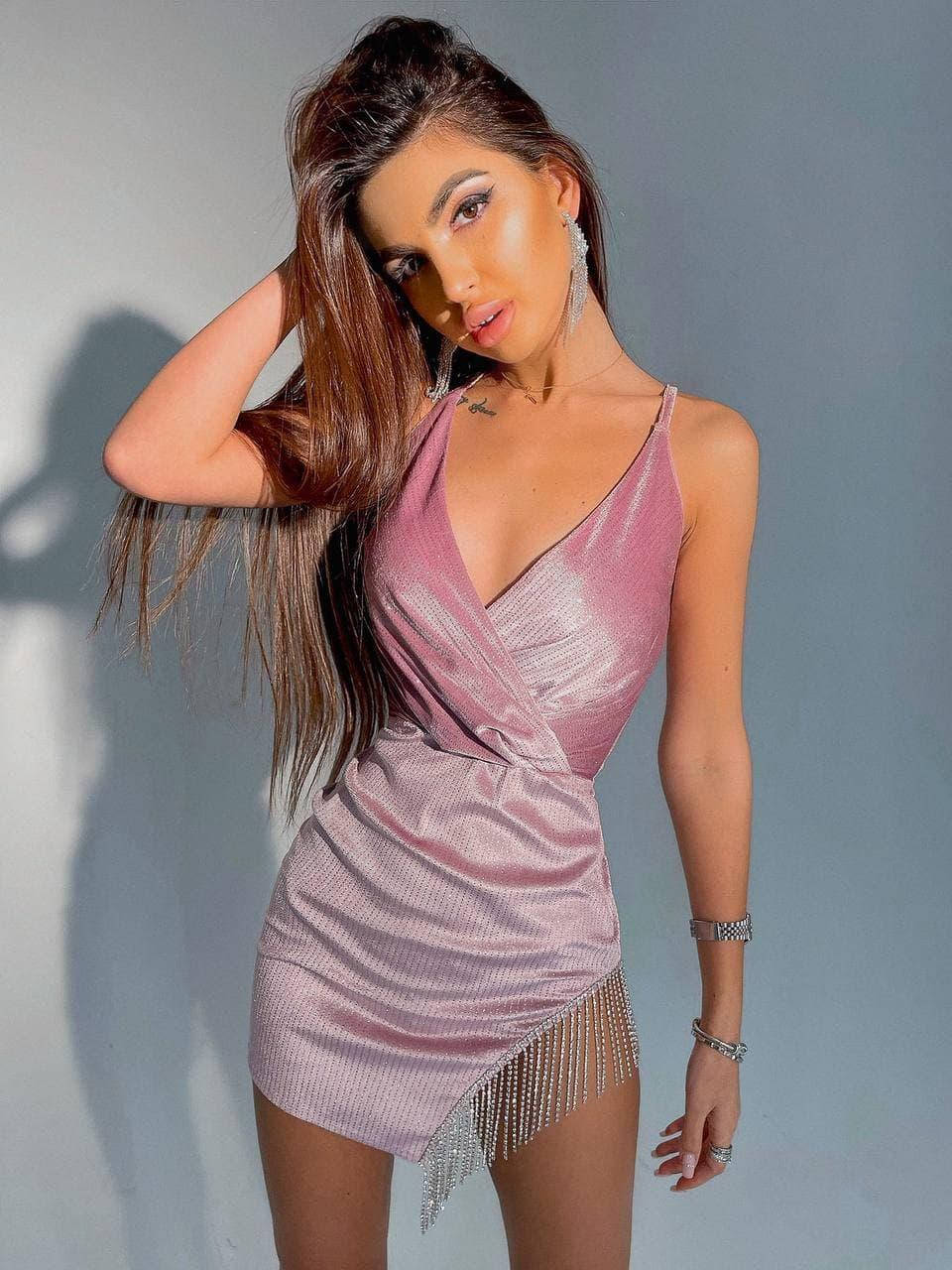 

Короткое бархатное платье с бахромой из страз и бретелями со стразами (р.S, M) 66PL3225Е