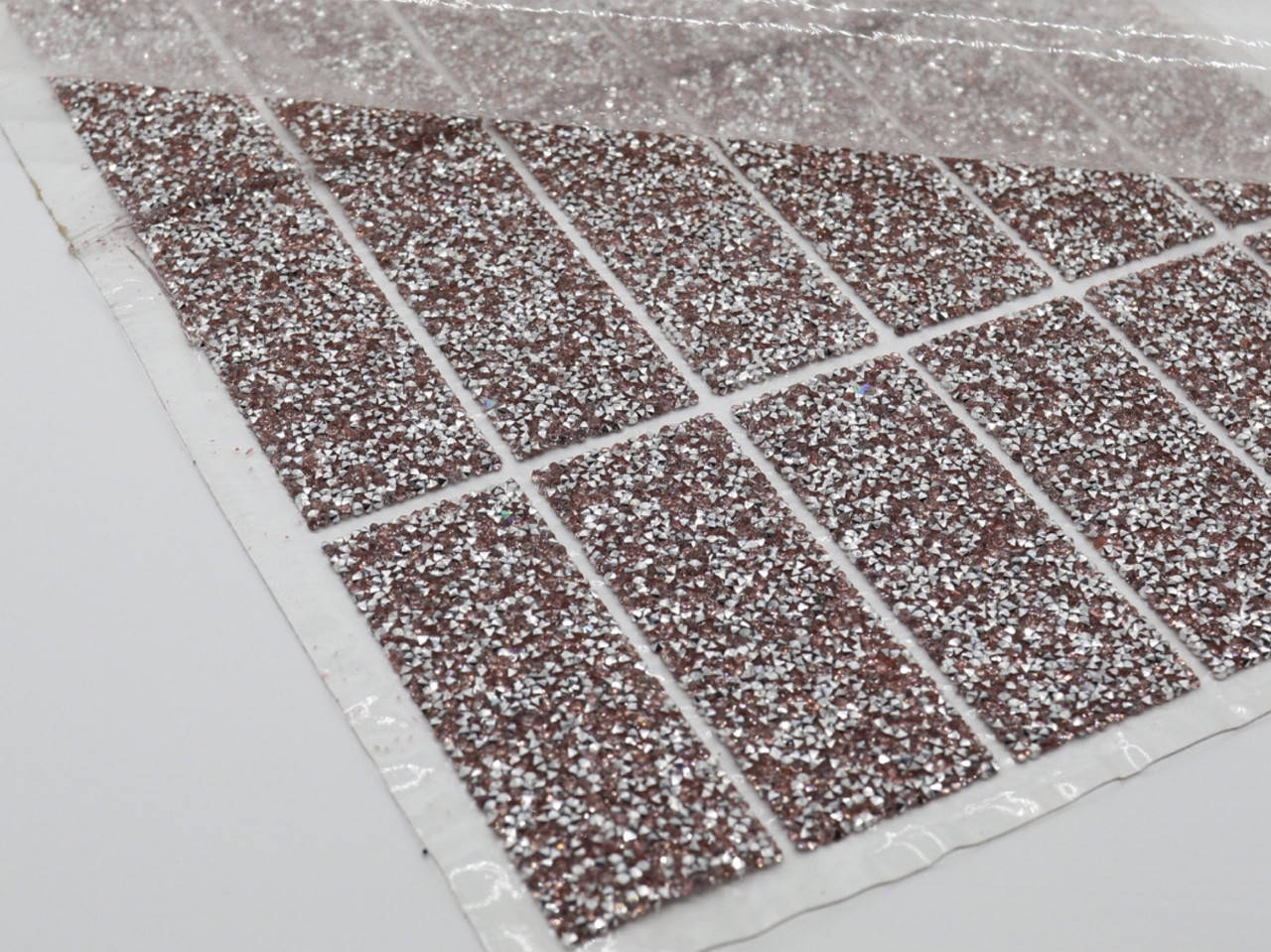 

Cтразовое полотно на силиконовой основе. Прямоугольник 19х3,5см. 25х38см