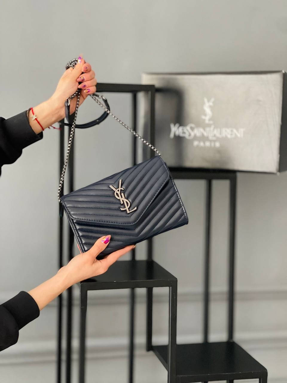 

Сумка стеганая темно синяя женская Yves Saint Laurent Сумочка Ив Сен Лоран Клатч на цепочке YSL Кросс-боди, Черный