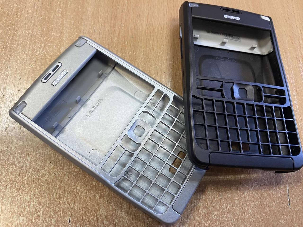 

Корпус для Nokia E61(серый / темно коричневый)