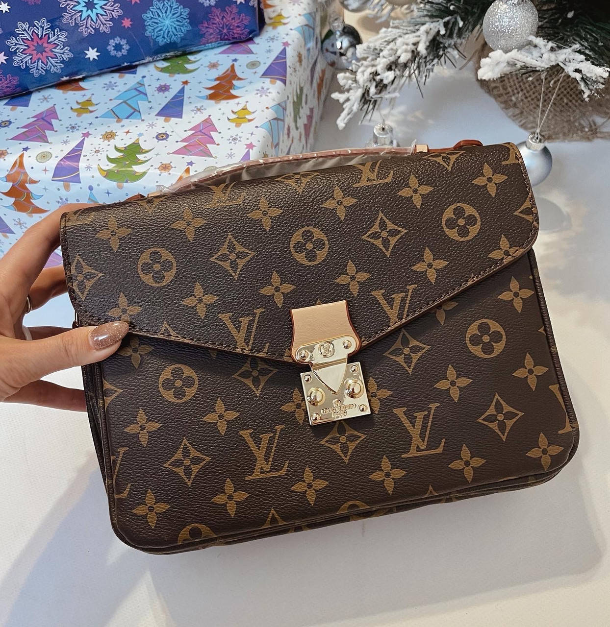 

Сумка женская Louis Vuitton темная, Коричневый