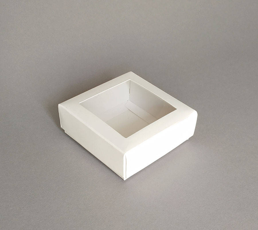 

Коробка с окошком, 80x80x30 мм.