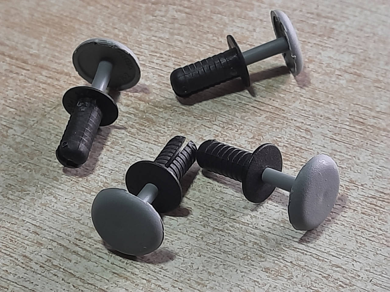 

Клипса обшивки багажника ВАЗ 2108,09 "папа+мама" серая