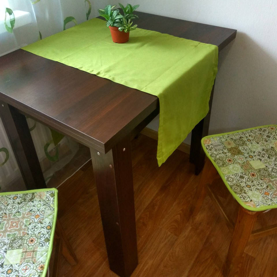 

Кухонный раскладной стол. Обеденный стол в кухню