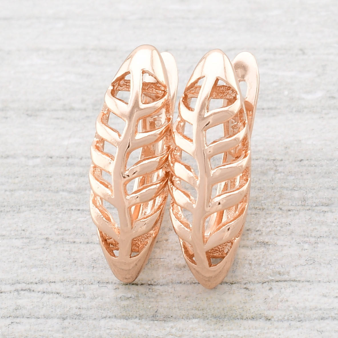 

Серьги Xuping 21676 размер 17х6 мм вес 1.8 г позолота РО