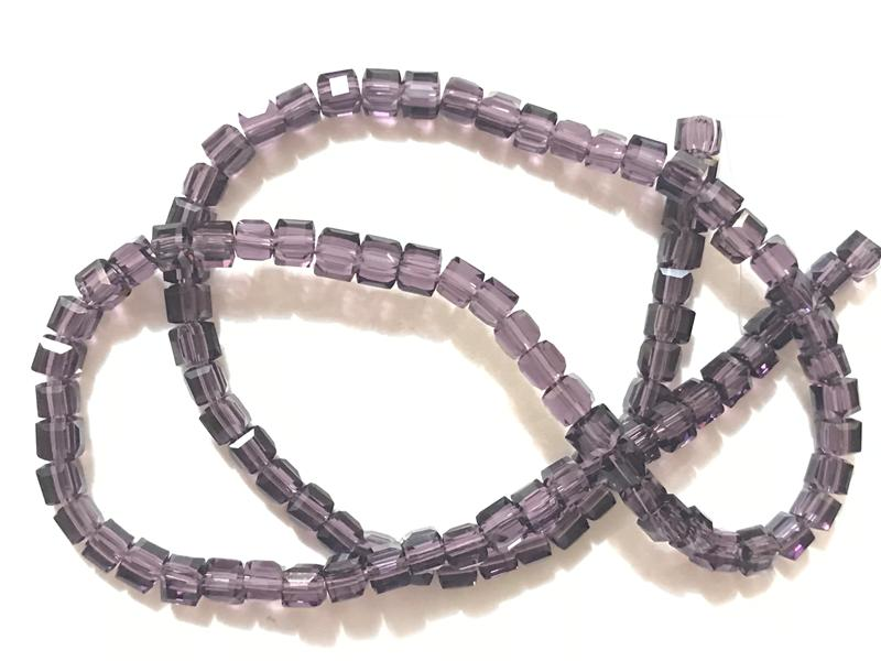 

Бусины на нитке Стекло кубики 4мм цвет пурпурный (~100 бусин на нитке)