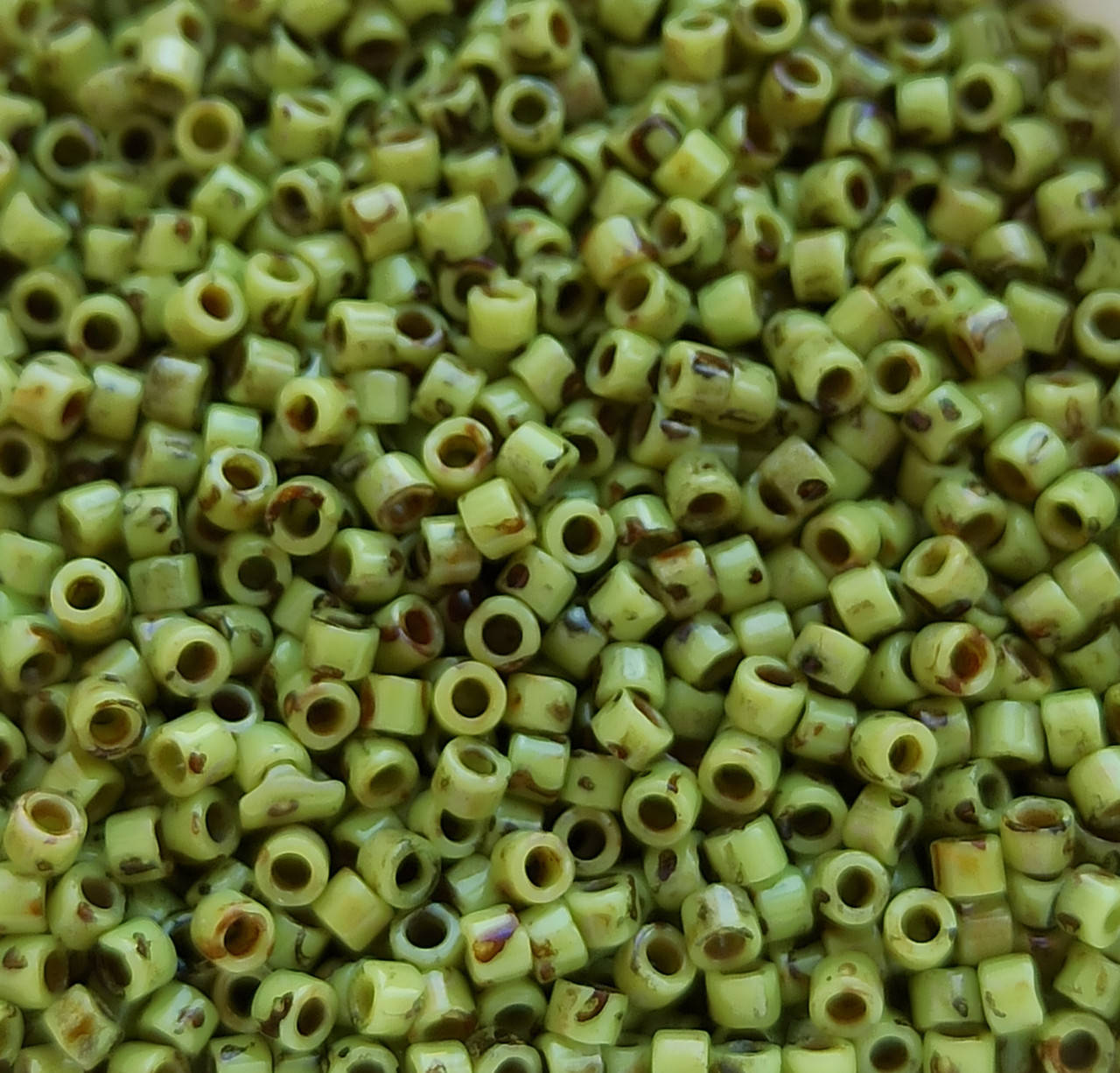 

Японский бисер Miyuki Delica DB2265