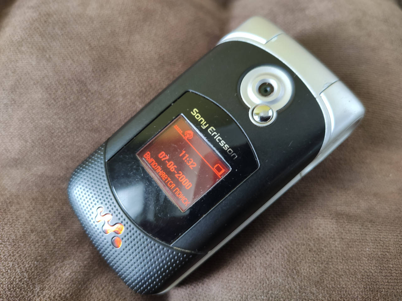 

Мобильный телефон Sony Ericsson w300i б.у оригинал